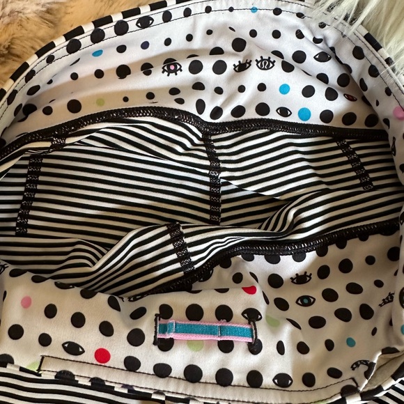 Rare - lululemon SeaWheeze striped capri leggings with pink details. Size 6. - Picture 5 of 5